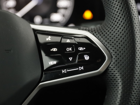 VW Touareg R-Line TDI 4MOTION thumbnail