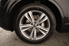 VW Touareg R-Line TDI 4MOTION thumbnail