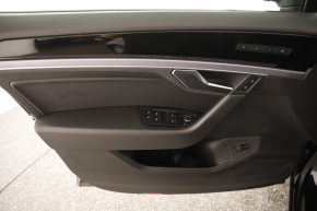 VW Touareg R-Line TDI 4MOTION thumbnail