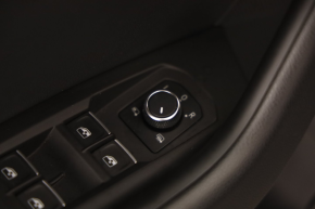 VW Touareg R-Line TDI 4MOTION thumbnail