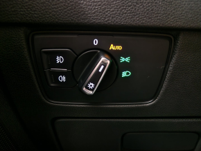 VW Noul Passat Highline 2.0 TDI DSG thumbnail