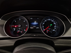 VW Noul Passat Highline 2.0 TDI DSG thumbnail