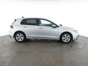 VW Golf Life TDI 4MOTION DSG thumbnail