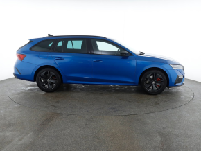 Škoda OCTAVIA Combi RS iV 245 DSG thumbnail