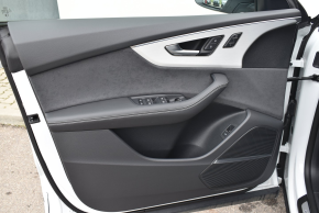 Audi Q8 PI 55 TFSI quattro thumbnail