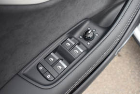 Audi Q8 PI 55 TFSI quattro thumbnail