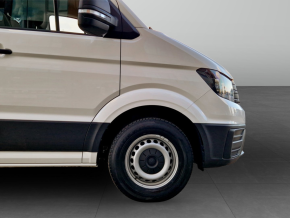 VW Crafter 3.5 Furgon L4H3 FWD 130kW thumbnail