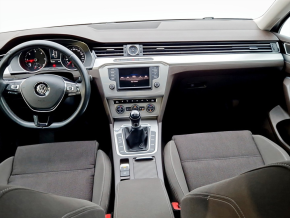 VW Passat Comfortline 2.0 TDI thumbnail