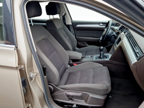 VW Passat Comfortline 2.0 TDI thumbnail