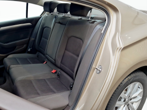 VW Passat Comfortline 2.0 TDI thumbnail