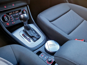 Audi Q3 2.0 TDI quattro thumbnail