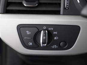 Audi A4 Advanced 40 TDI quattro thumbnail