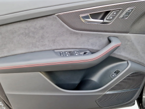 Audi RSQ8 TFSI quattro thumbnail