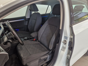 VW Noul Golf Life 1.5 eTSI ACT DSG mild hyb thumbnail