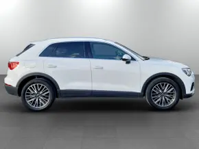 Audi Q3 45 TFSI e thumbnail