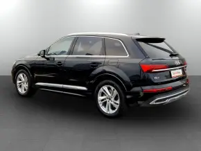 Audi Q7 55 TFSI e quattro 280 kW / 381 CP thumbnail