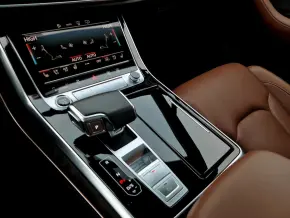 Audi Q7 55 TFSI e quattro 280 kW / 381 CP thumbnail