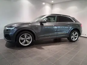 Audi Q8 50 TDI quattro thumbnail