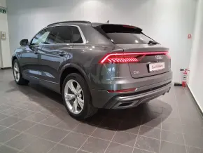 Audi Q8 50 TDI quattro thumbnail