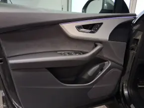 Audi Q8 50 TDI quattro thumbnail