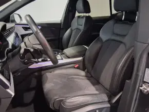 Audi Q8 50 TDI quattro thumbnail