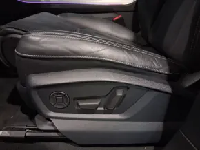 Audi Q8 50 TDI quattro thumbnail