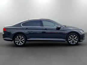 VW Noul Passat Highline 2.0 TDI DSG thumbnail