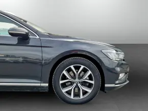 VW Noul Passat Highline 2.0 TDI DSG thumbnail