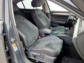VW Noul Passat Highline 2.0 TDI DSG thumbnail