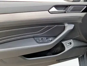 VW Noul Passat Highline 2.0 TDI DSG thumbnail