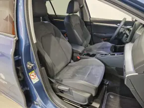 VW Golf Life 1.5 eTSI DSG ACT mild hyb TD thumbnail