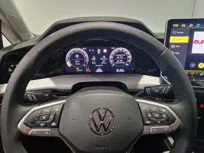 VW Golf Life 1.5 eTSI DSG ACT mild hyb TD thumbnail