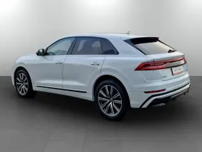 Audi Q8 50 TDI quattro thumbnail