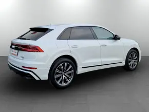 Audi Q8 50 TDI quattro thumbnail