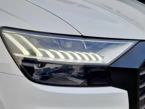 Audi Q8 50 TDI quattro thumbnail