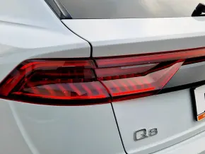 Audi Q8 50 TDI quattro thumbnail