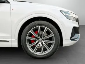 Audi Q8 50 TDI quattro thumbnail