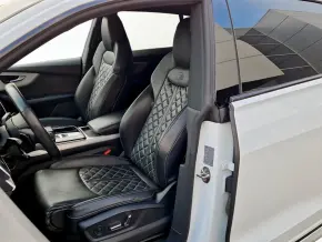 Audi Q8 50 TDI quattro thumbnail