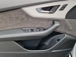 Audi Q8 50 TDI quattro thumbnail