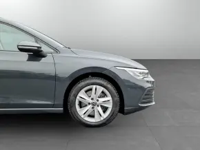 VW Golf Variant Life 2.0 TDI DSG thumbnail