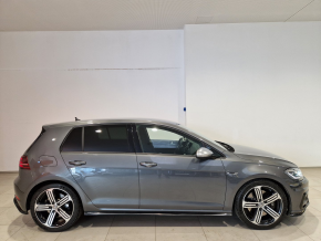 VW Golf R 2.0 TSI DSG7 thumbnail
