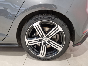 VW Golf R 2.0 TSI DSG7 thumbnail