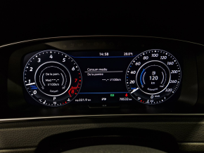 VW Golf R 2.0 TSI DSG7 thumbnail
