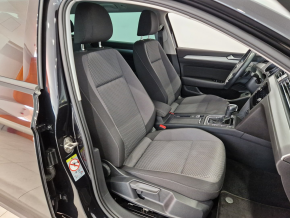VW Noul Passat Var. Trendline 2.0 TDI DSG thumbnail