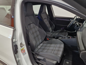 VW Golf GTE thumbnail