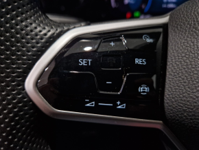 VW Golf GTE thumbnail