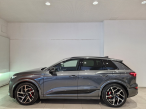 Audi Q6 e-tron quattro thumbnail
