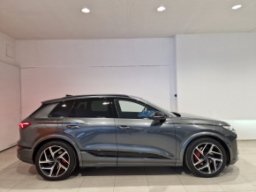Audi Q6 e-tron quattro thumbnail