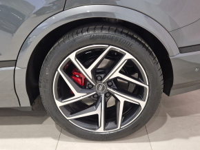 Audi Q6 e-tron quattro thumbnail