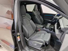 Audi Q6 e-tron quattro thumbnail